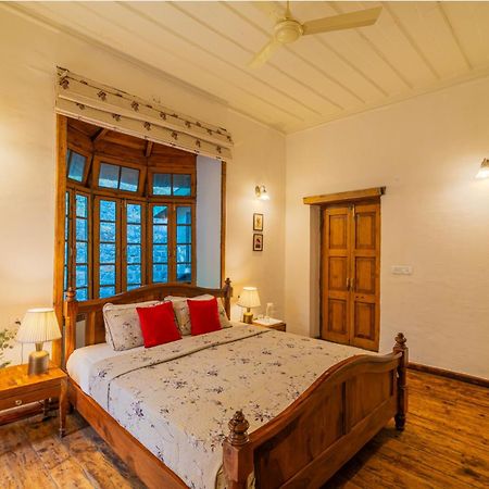 Stayvista At Paris Villa With Pvt Pool & Valley View Kasauli Exterior photo