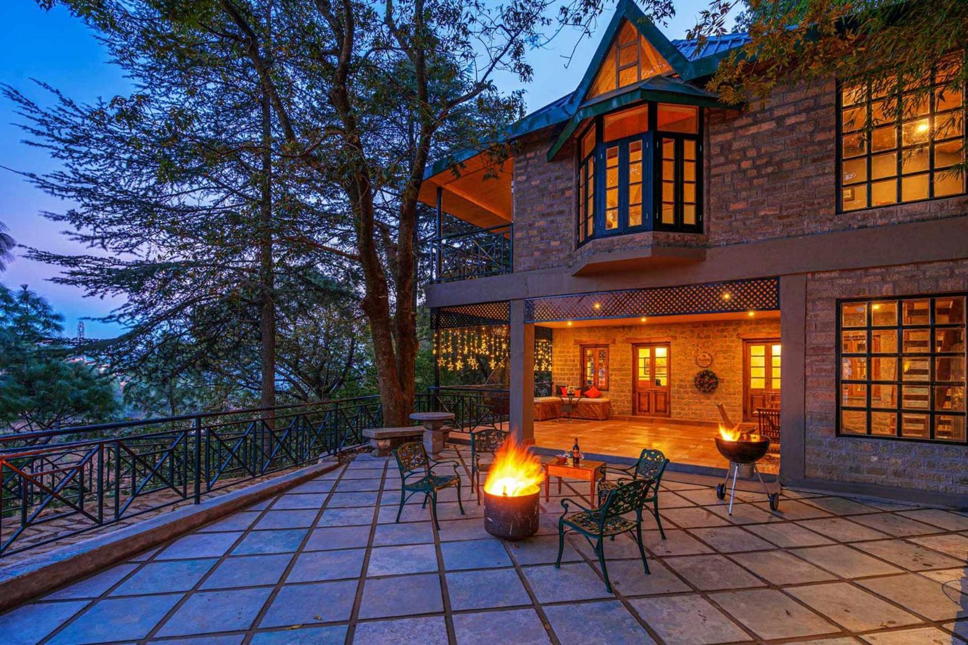 Stayvista At Paris Villa With Pvt Pool & Valley View Kasauli Exterior photo