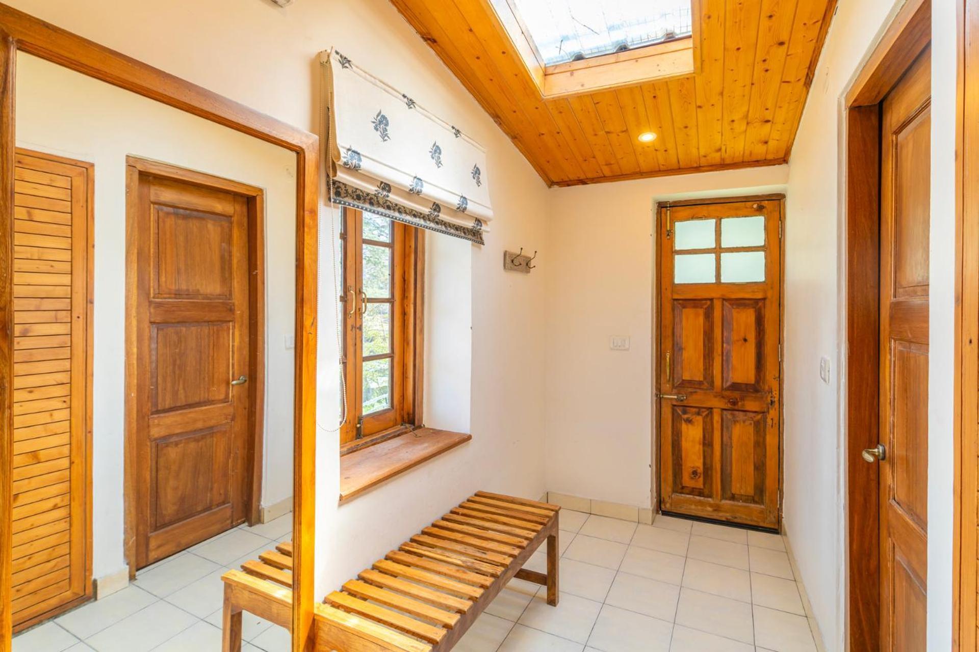 Stayvista At Paris Villa With Pvt Pool & Valley View Kasauli Exterior photo