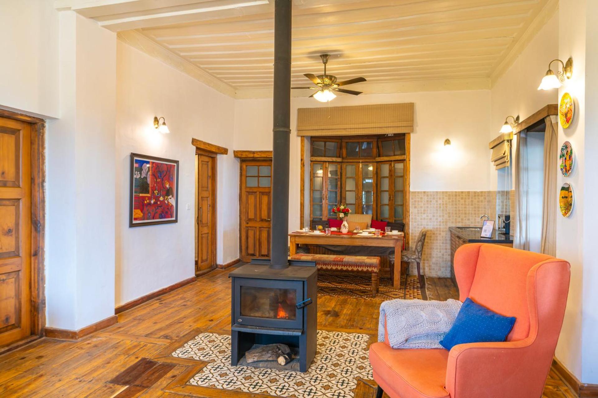 Stayvista At Paris Villa With Pvt Pool & Valley View Kasauli Exterior photo