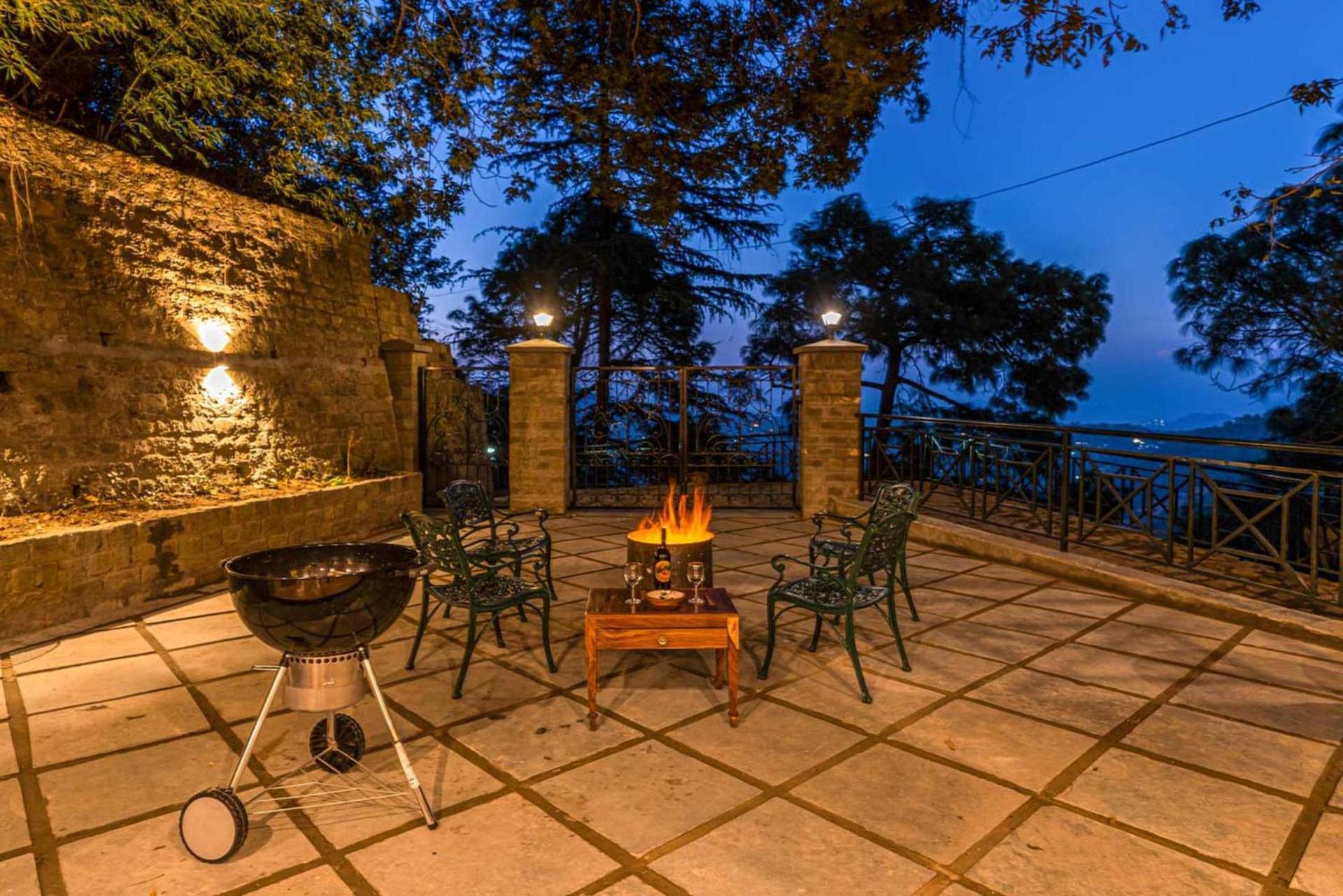 Stayvista At Paris Villa With Pvt Pool & Valley View Kasauli Exterior photo